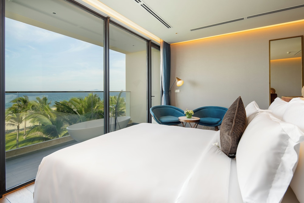 Pool, 6 Bedrooms, Villa, 6 King Beds, Beach Front