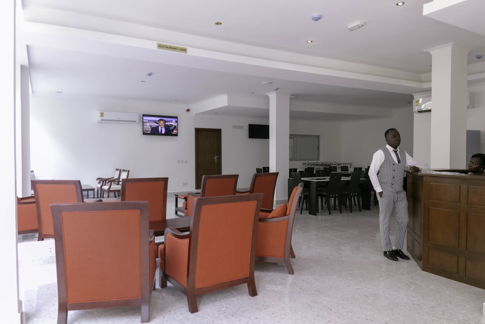 Monarch Hotel 50/68