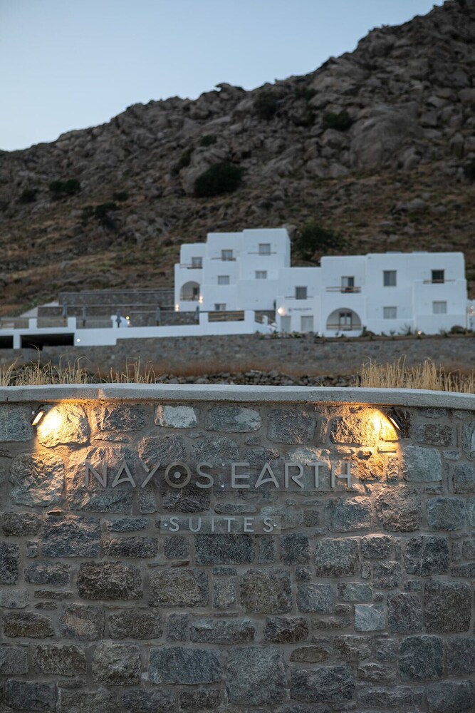 Naxos Earth Suites 2/59