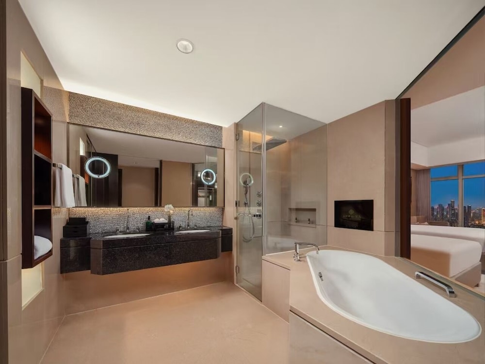 Nanyuan Universe Deluxe Hotel 68/69