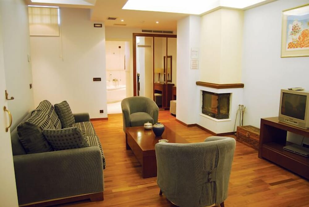 Ephira Hotel 39/56