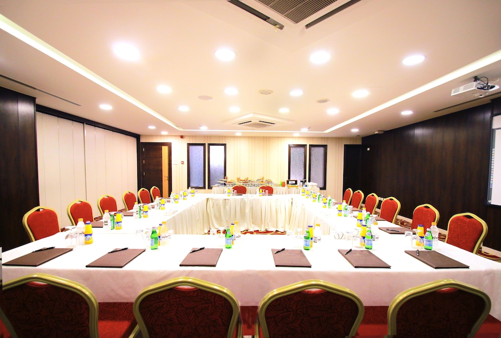 CITY ROSE HOTEL SUITES 58/67