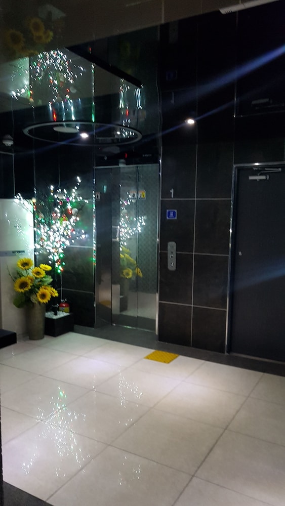 Busan H-Avenue Hotel Seomyeon Station 56/58