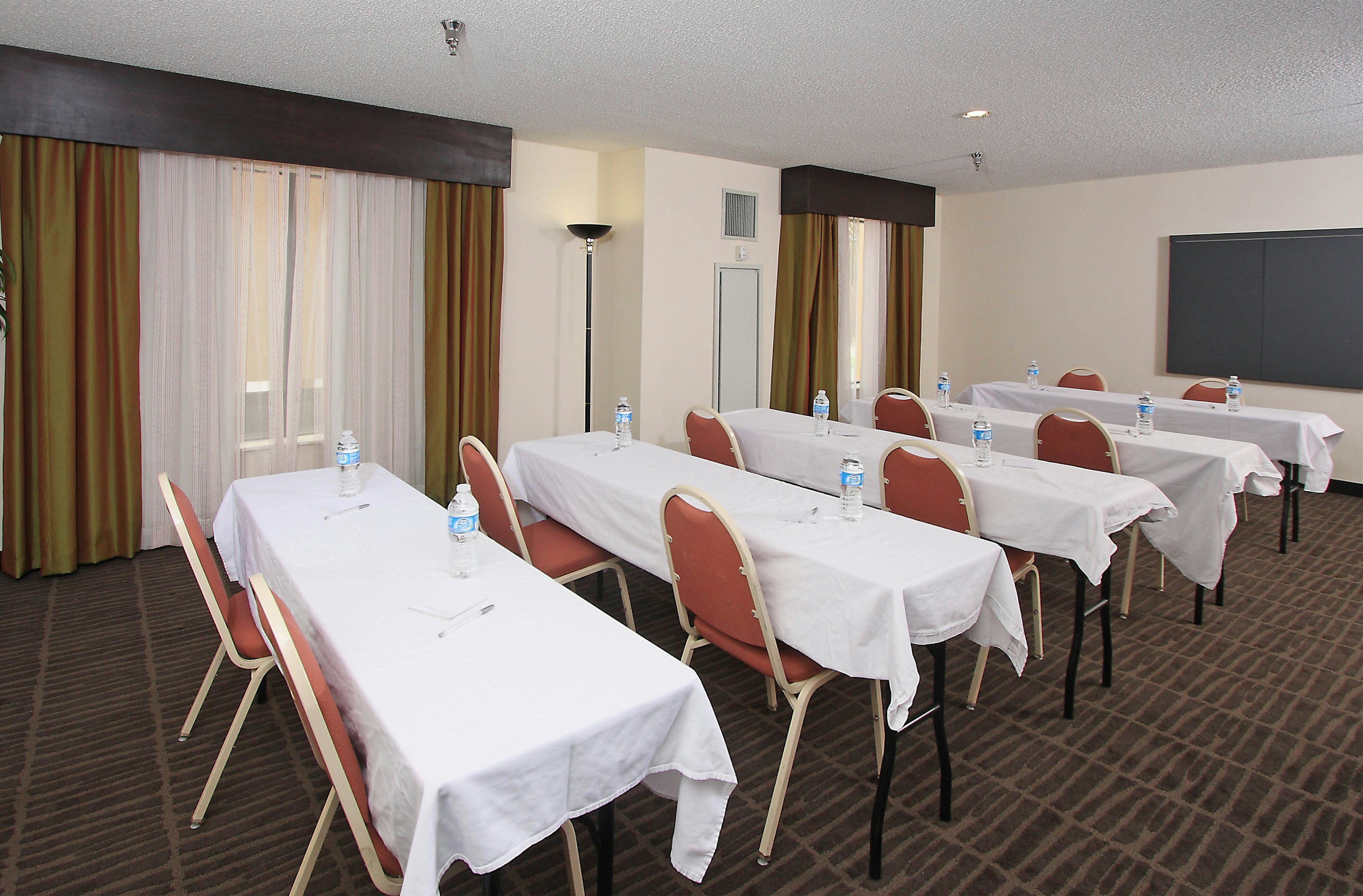 Hampton Inn and Suites Valdosta Conference Center 22/25
