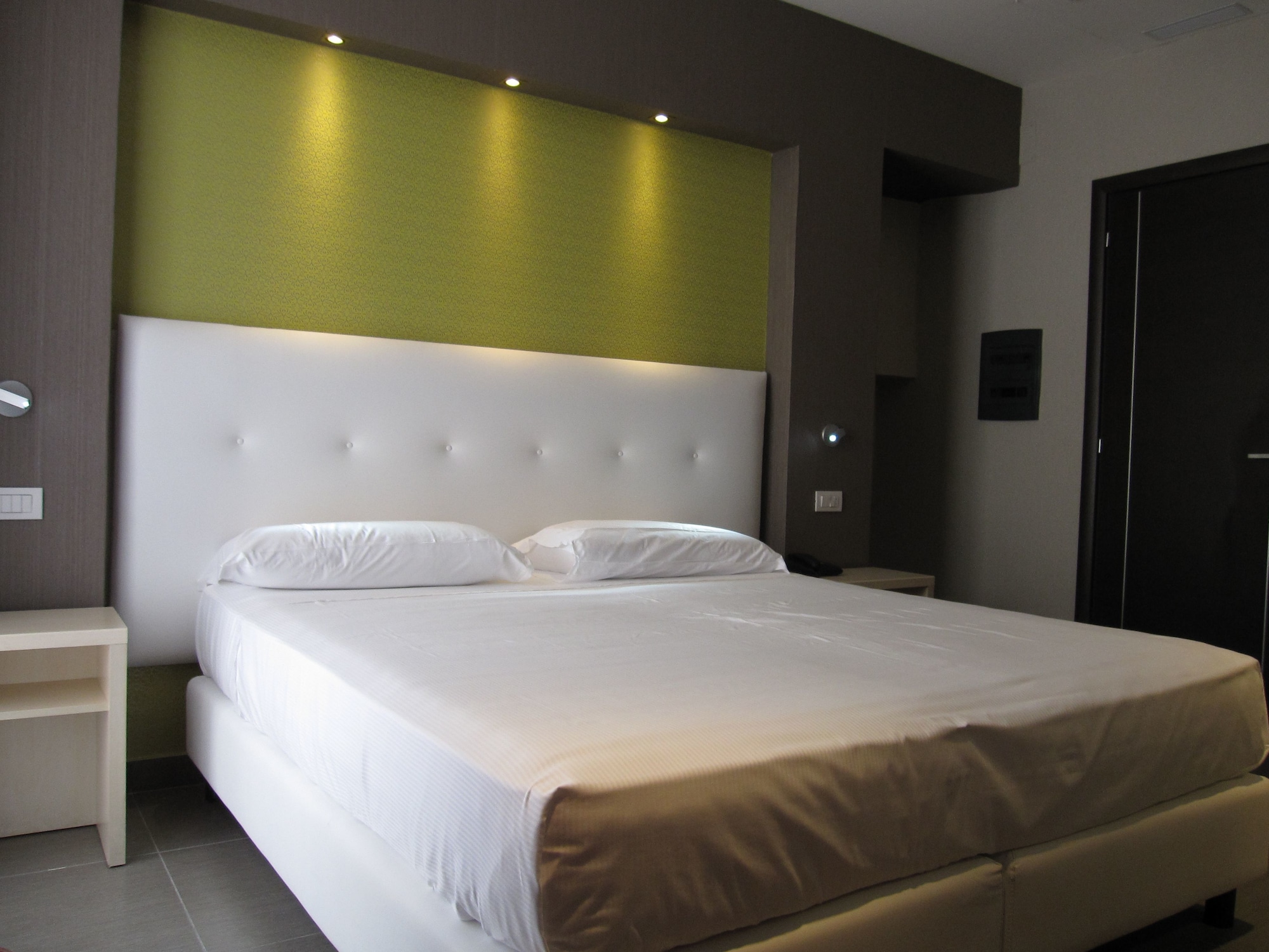 STANDARD, DOUBLE OR TWIN BED