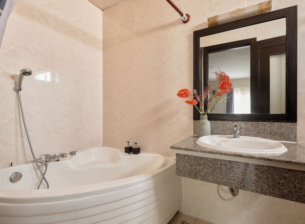 Asian Ruby Hotel & Apartment 60/62