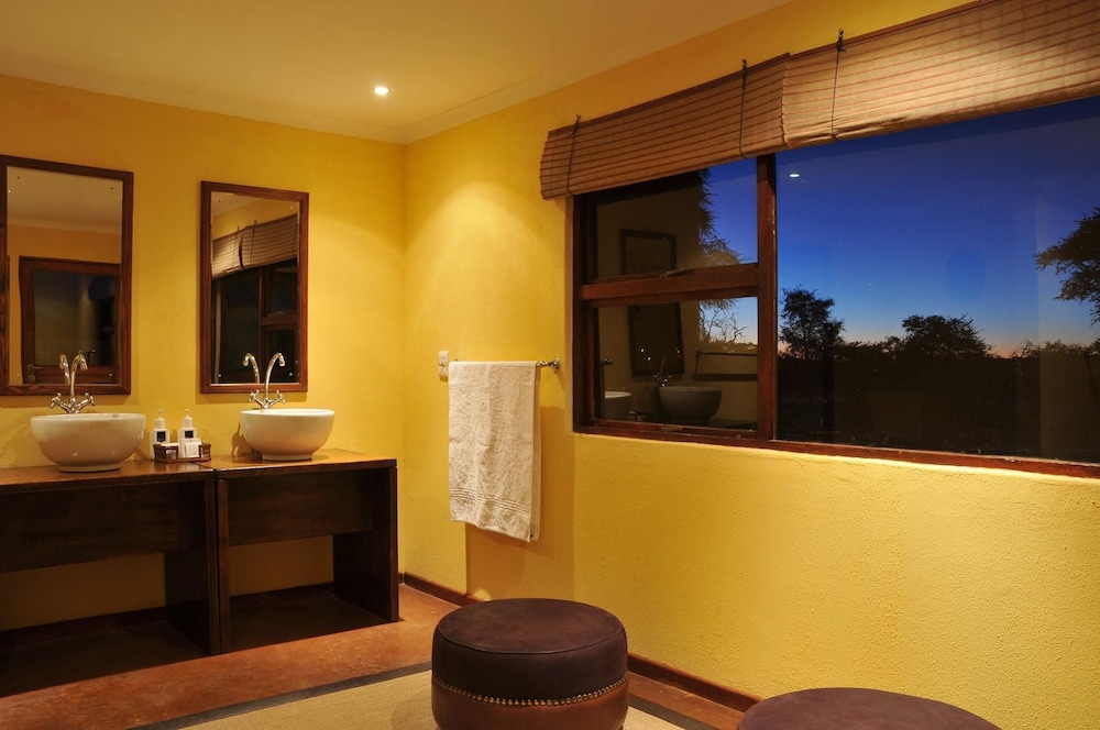 Intu Africa-Zebra Kalahari Lodge 21/52