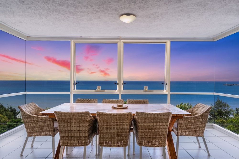 84 The Spit Holiday Apartments 45/81