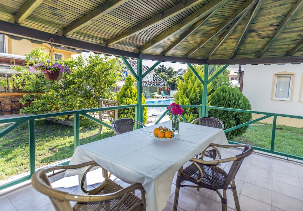 Dedeminn Garden Hotel 38/60