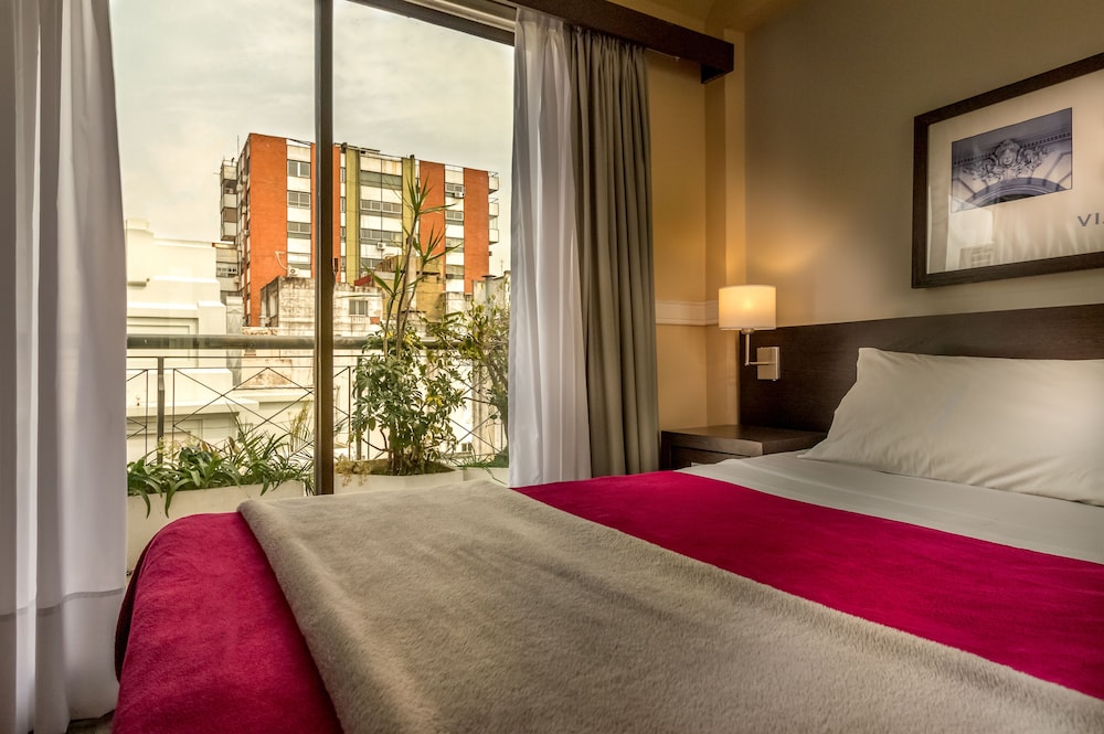 EXECUTIVE, SUITE