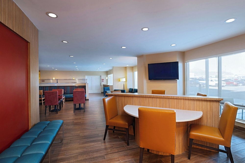 TownePlace Suites by Marriott El Paso North 21/32