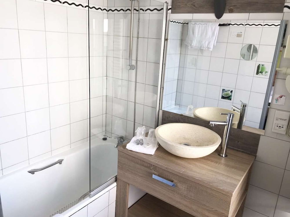 Brit Hotel Aux Sacres - Reims Centre 45/51