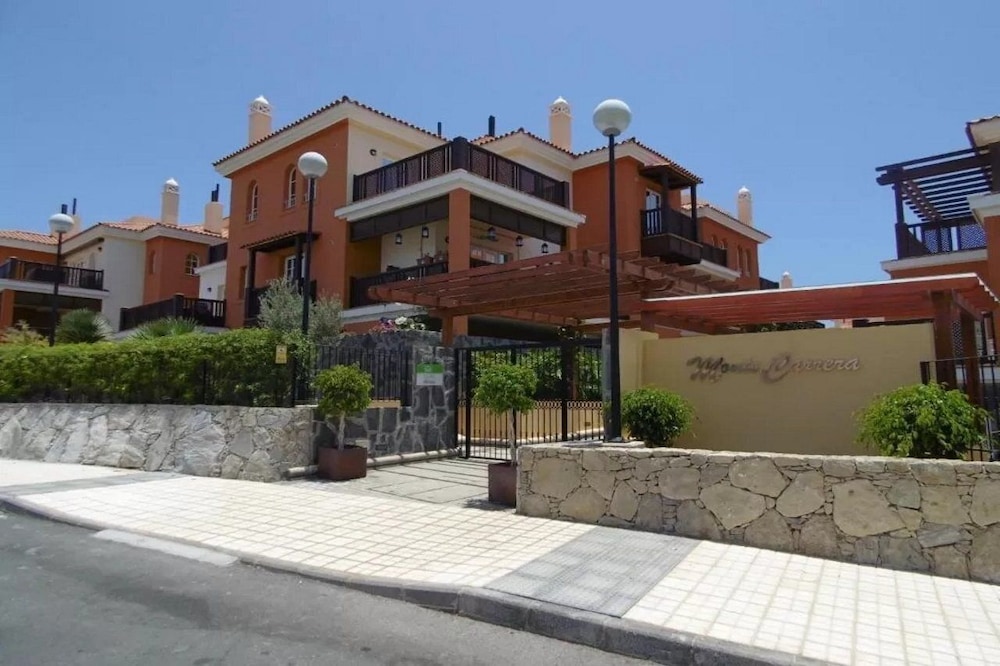 LIVVO Monte Carrera Holiday Homes 1/17