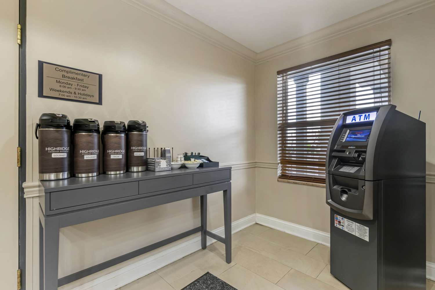 Country Inn and Suites by Radisson Tampa Airport North FL 25/48