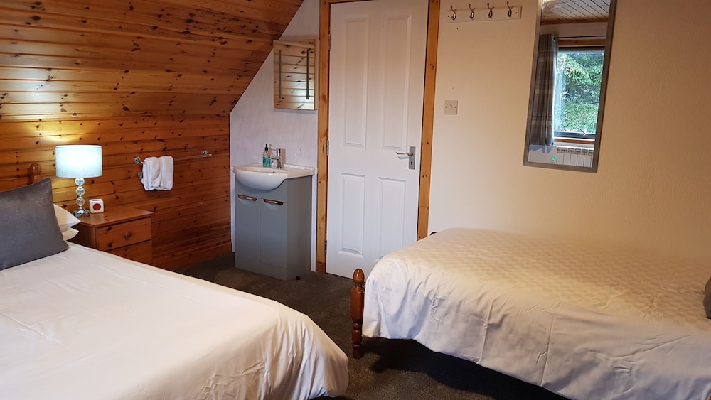 Carn Mhor Bed and Breakfast 15/50