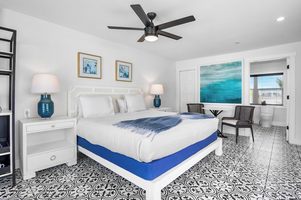 Upstairs, Suite, King Bed, Beach Front, Terrace