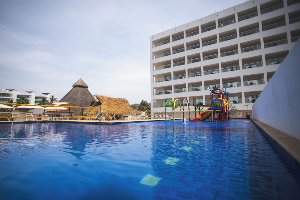 Los Picos Hotel & Suites Bucerias 4/50