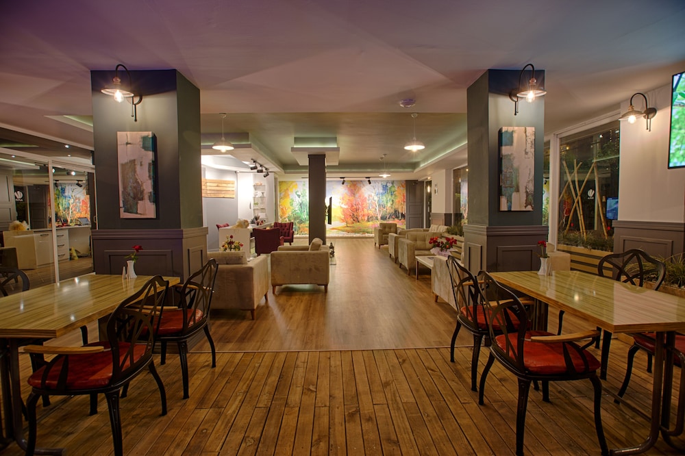 Hma Hotel And Suites 34/50