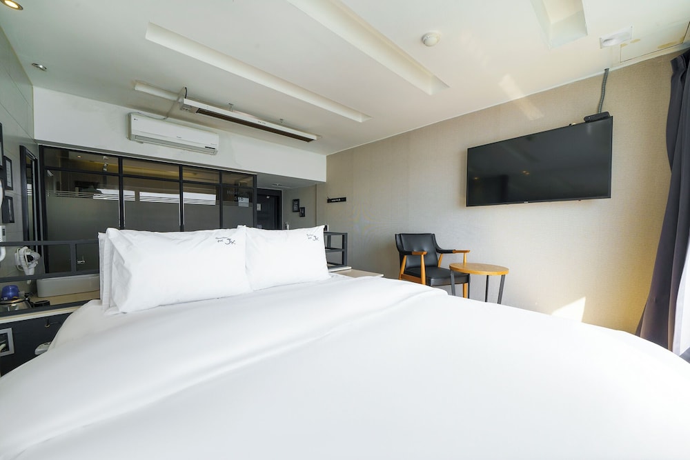 Jk Hotel 9/33