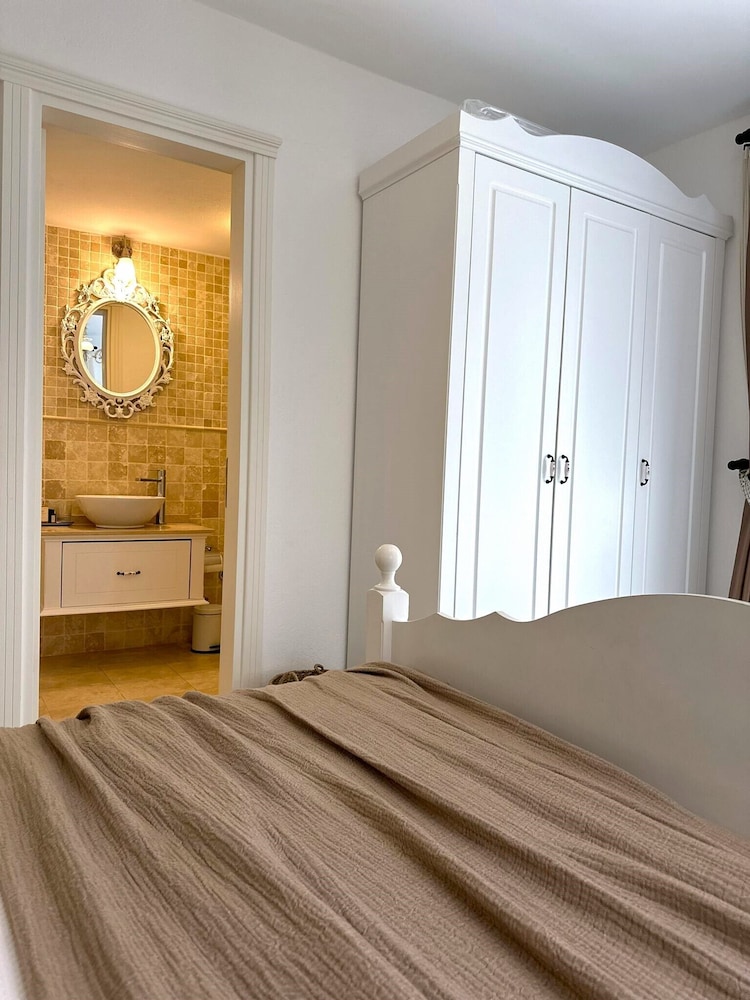 Selin Hotel 24/50