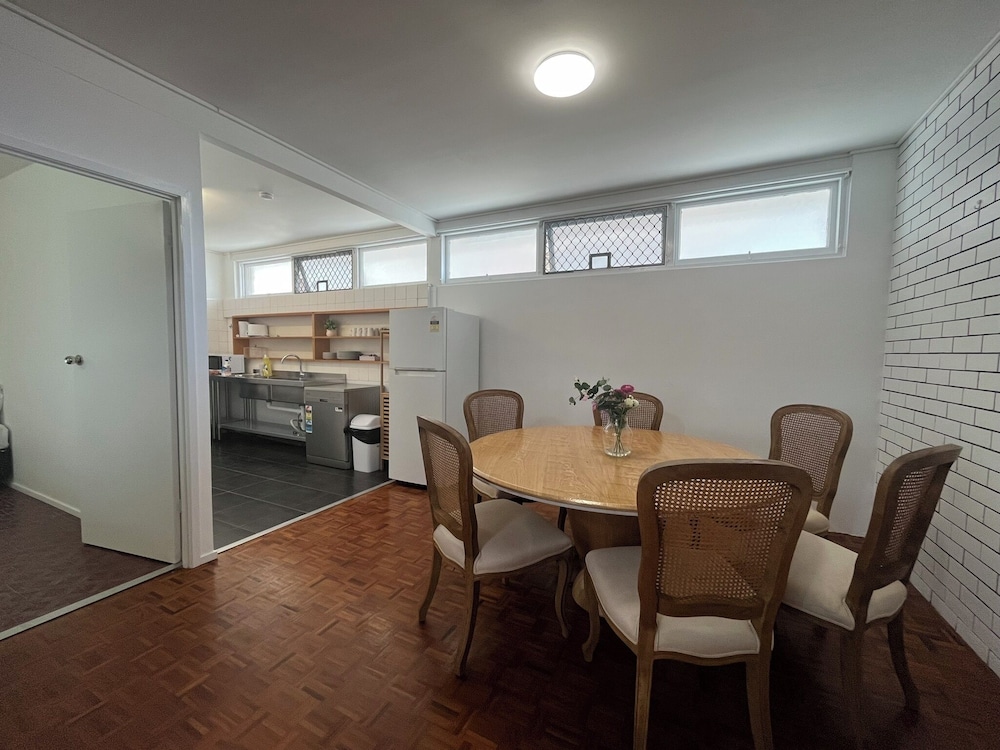 Browns At Broadbeach 31/50