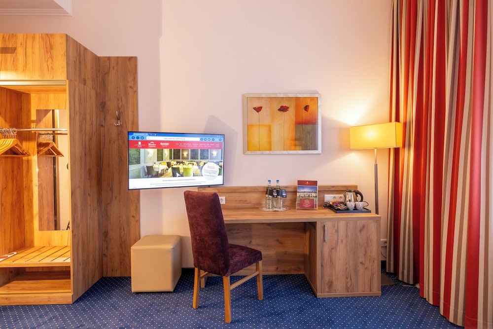 Parkhotel Schloss Hohenfeld (Parkhotel Hohenfeld) 57/65