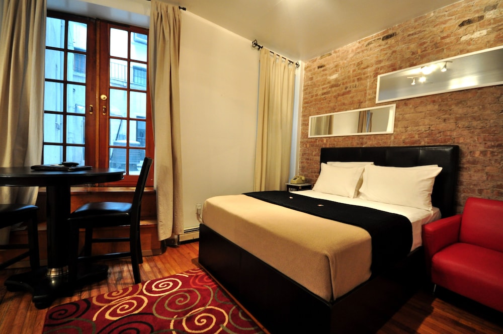 Off Soho Suites Hotel 11/38