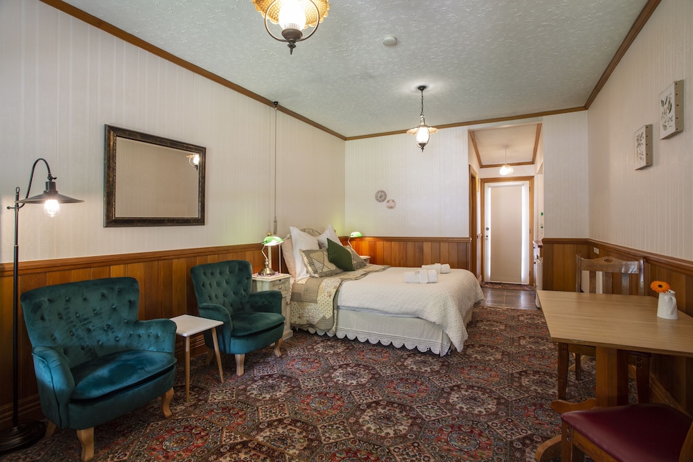 Settlers Cottage Motel 21/64