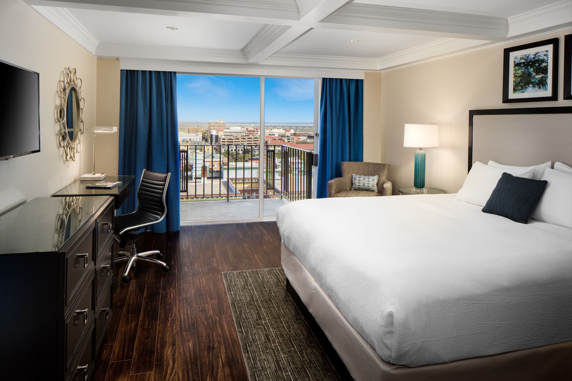 City, King Bed, Skyline View