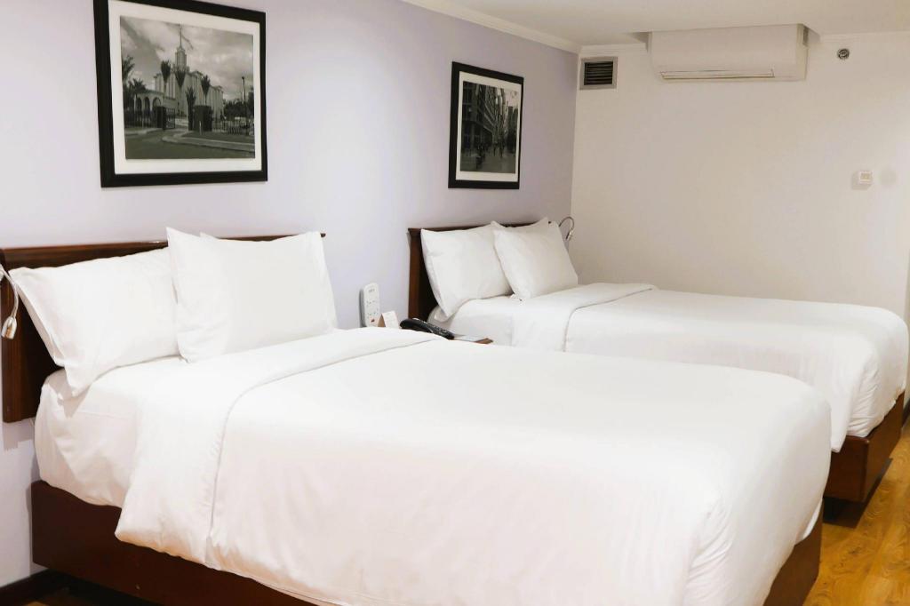 Upgrade, Twin Beds