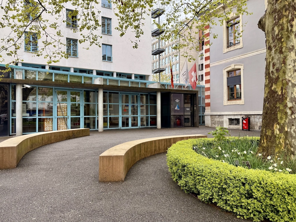 Geneva Hostel 2/70