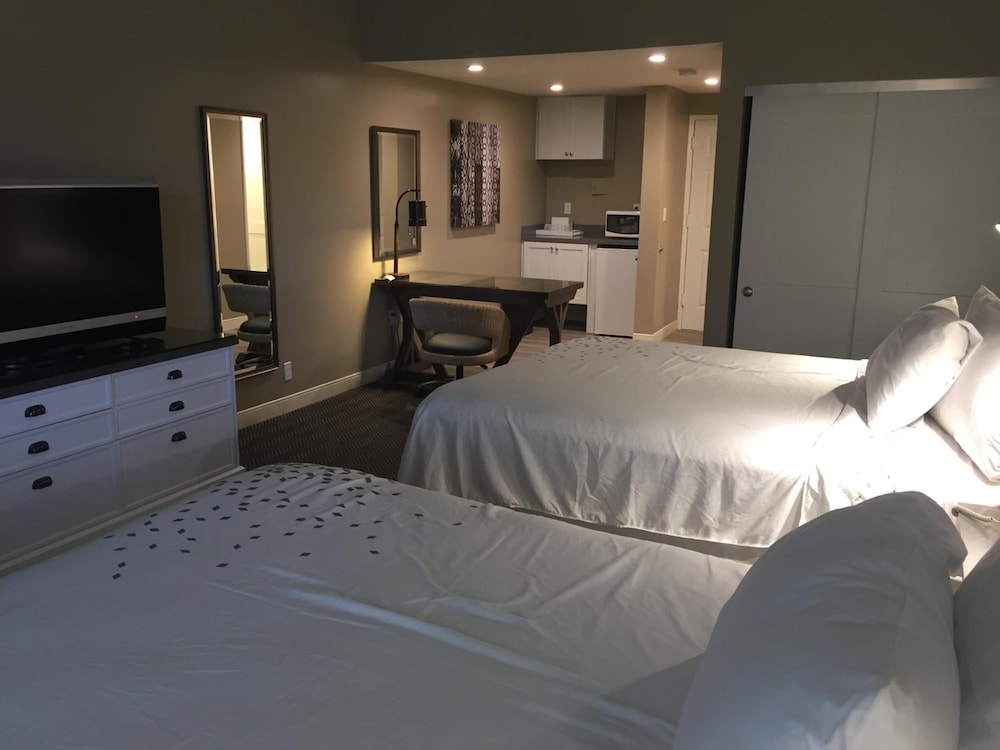 Pacific Shores Inn On Pacific Beach 24/35