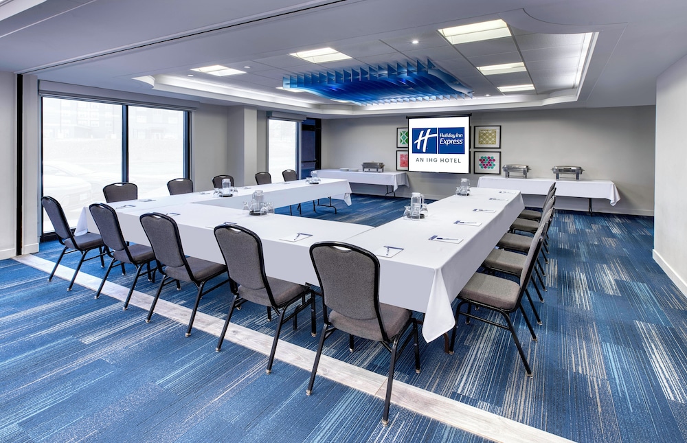 Holiday Inn Express & Suites Mississauga-Toronto Southwest, an IHG Hotel 58/71
