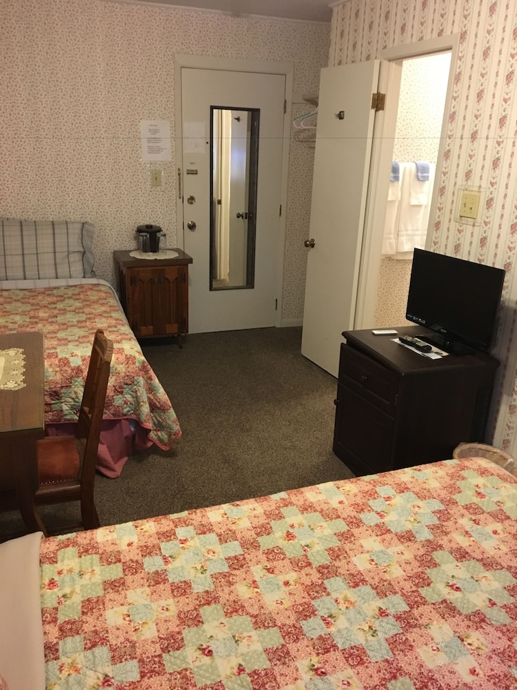 The Courtland Hotel and Day Spa 56/76