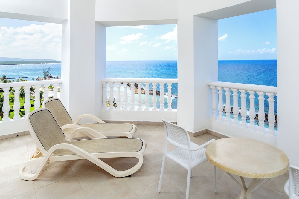 Bahia Principe Escape Runaway Bay 32/70