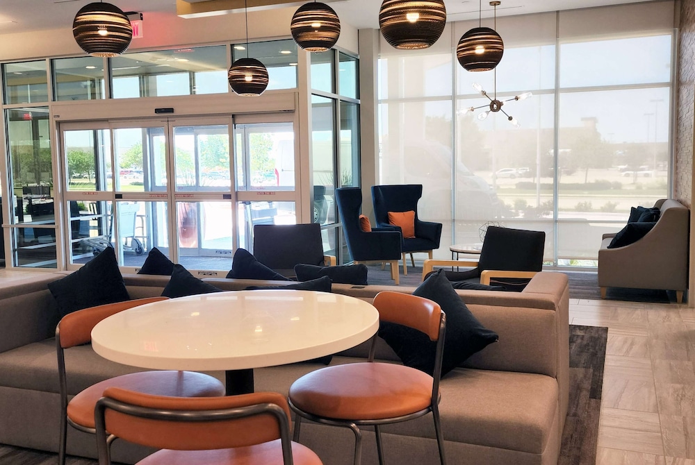 La Quinta Inn & Suites by Wyndham Pflugerville 17/28