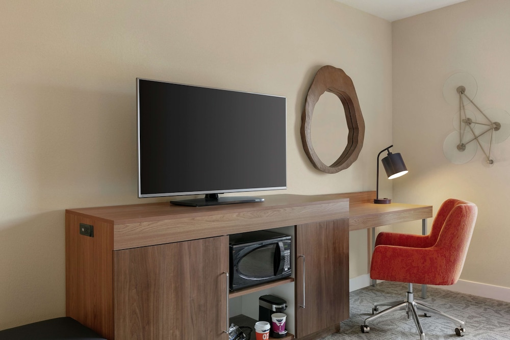 Hampton Inn Suites Johns Creek 43/47