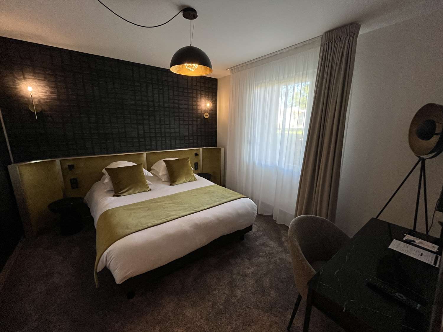 Suite, King Bed, Sofa