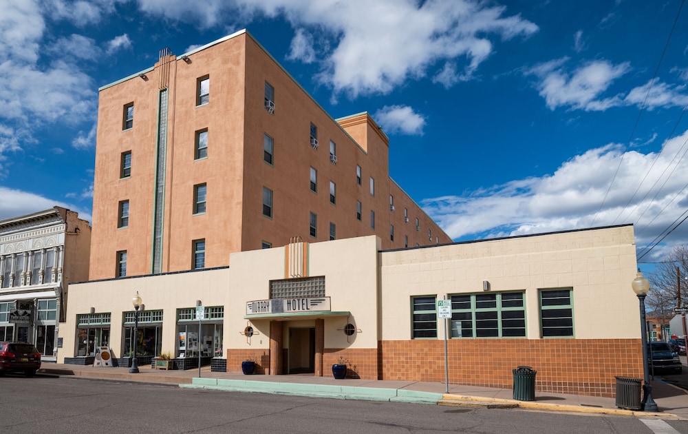 Murray Hotel 8/40