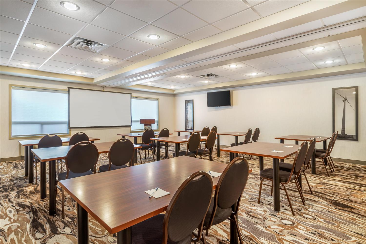 Best Western Plus Service Inn and Suites 53/56