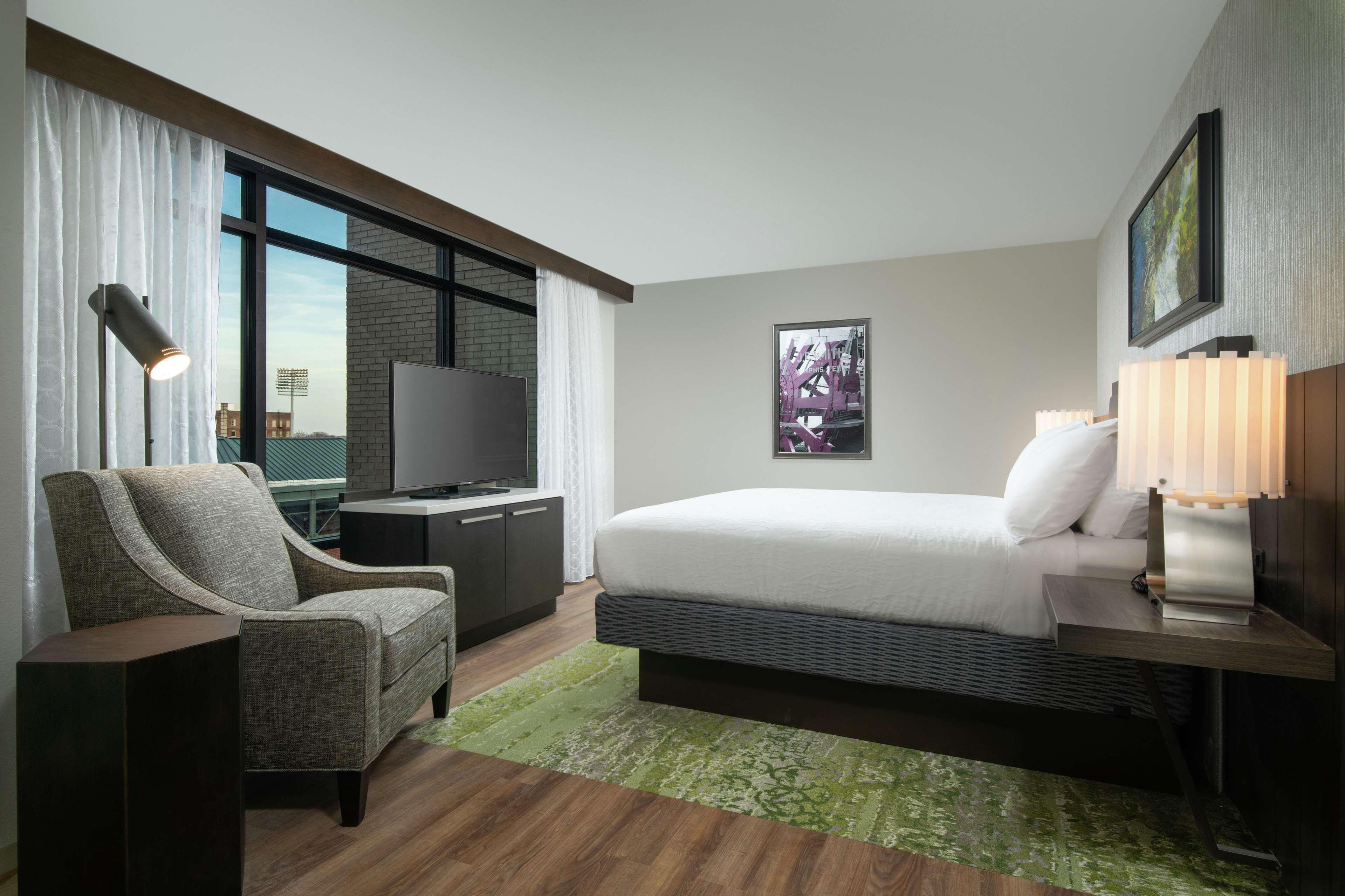 SUITE, KING BED, ACCESSIBLE