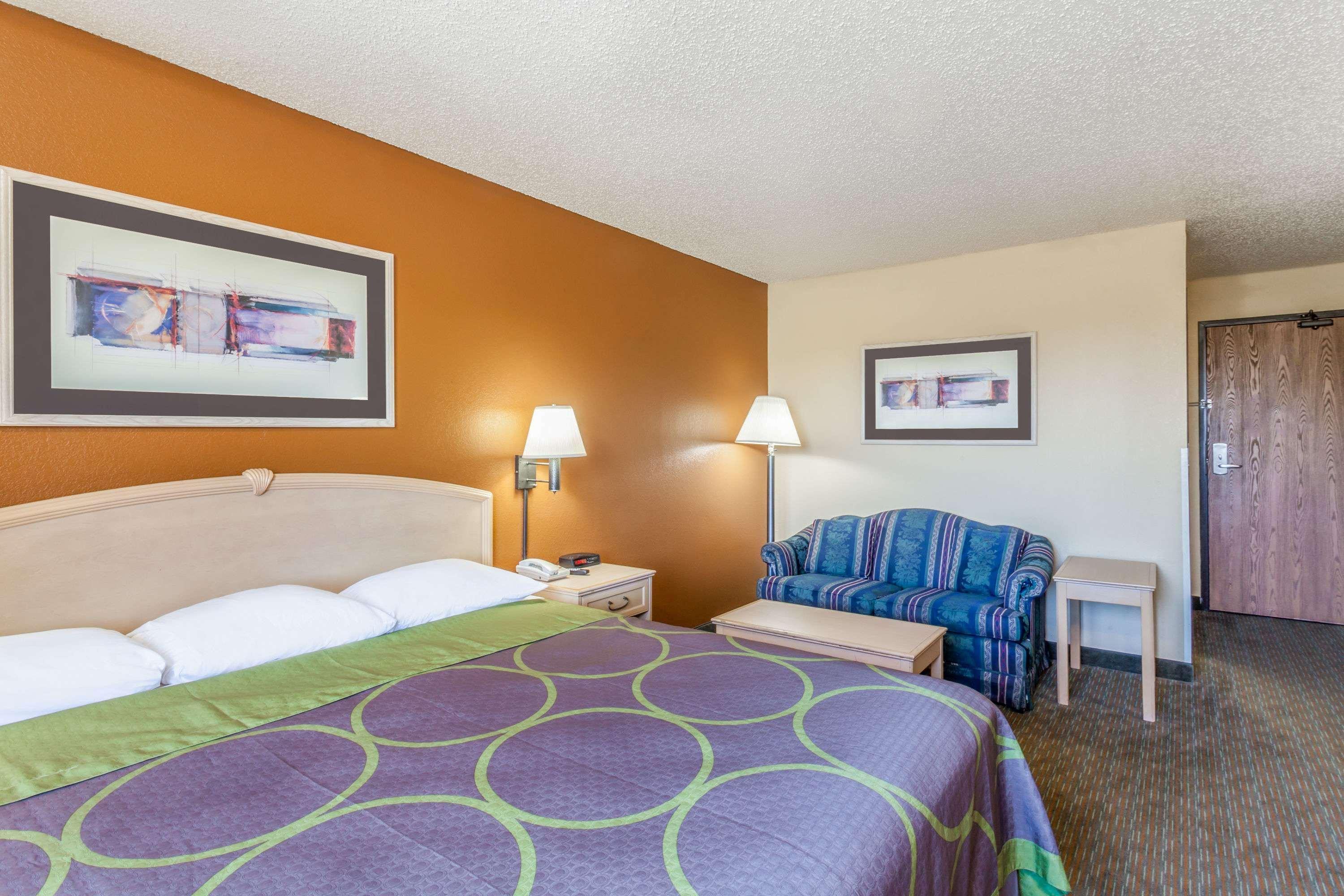 Super 8 By Wyndham Charlotte/Amusement Park Area 9/29