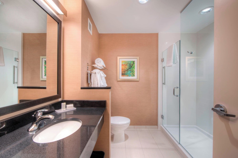 Fairfield Inn And Suites By Marriott Charlotte Airport 99/100