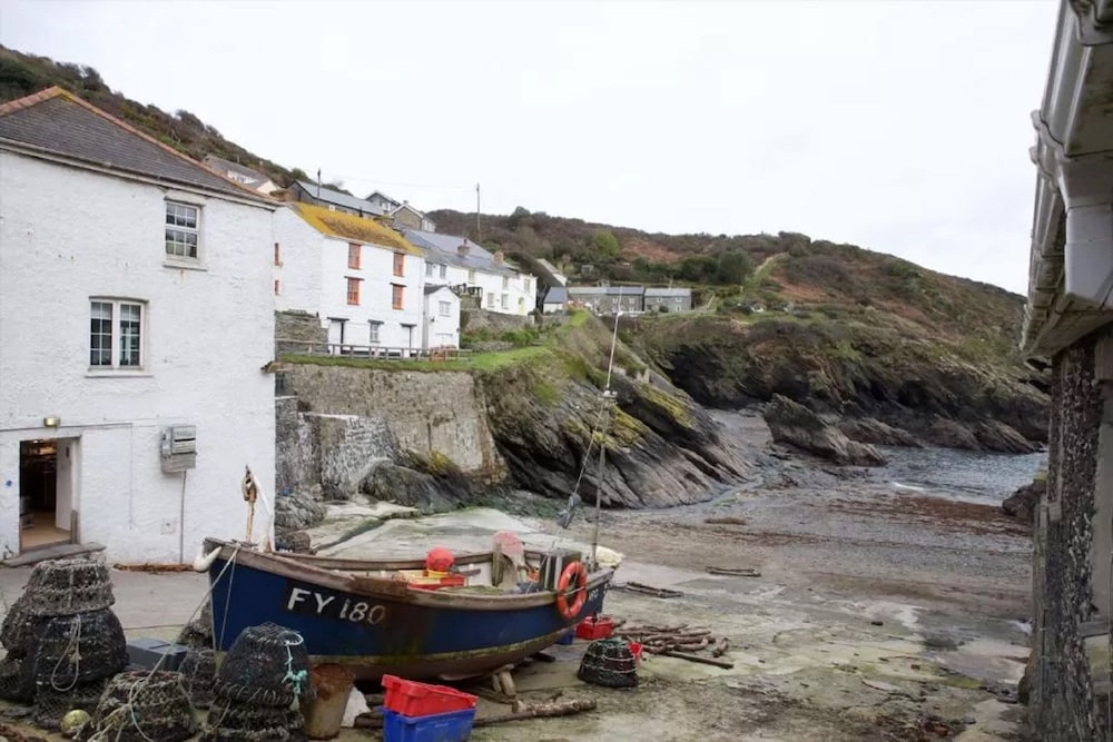 The Lugger Hotel 64/70