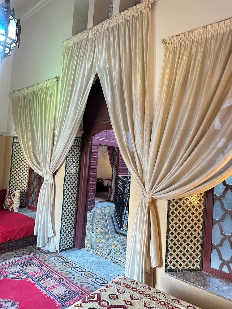 RIAD A LA BELLE ETOILE 7/83