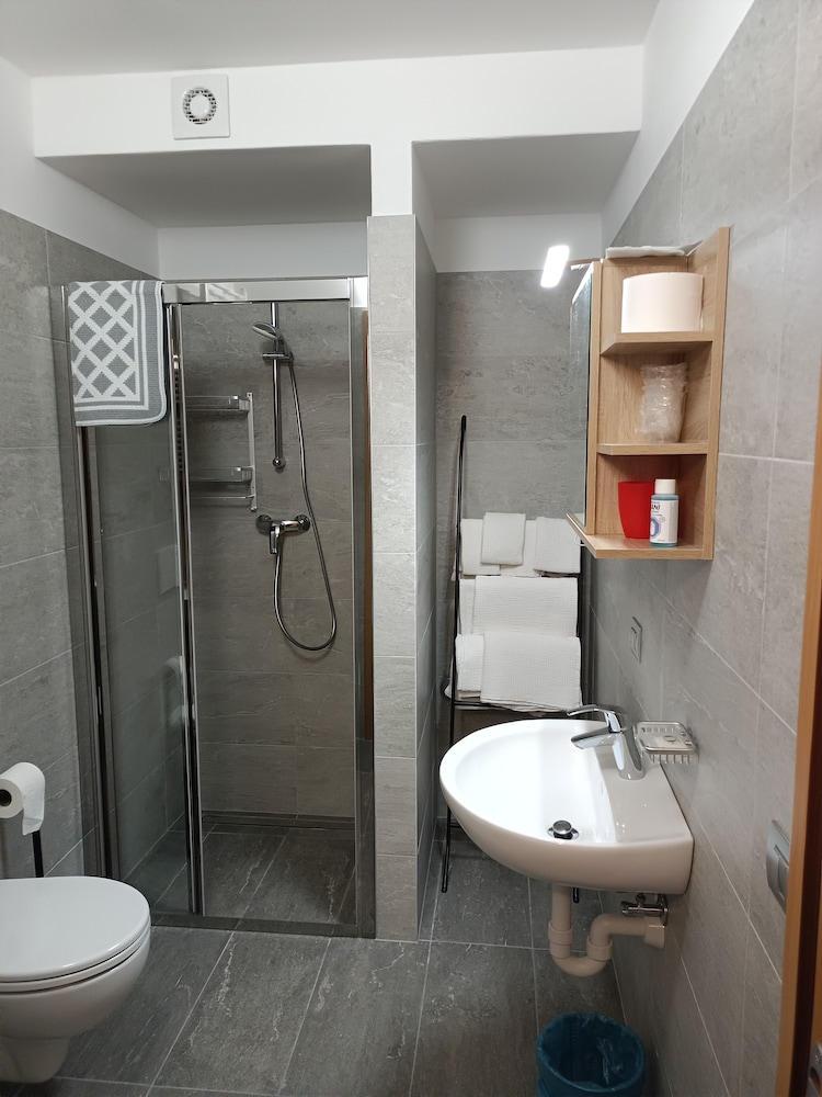 Gufo Hotel Sat Arr Dep Only 43/47