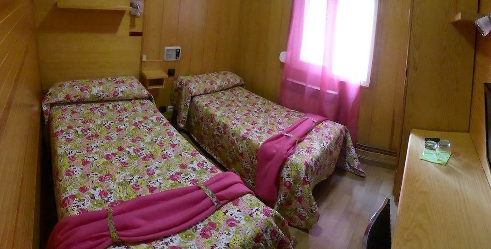 Hostal Rioja Condestable 13/48