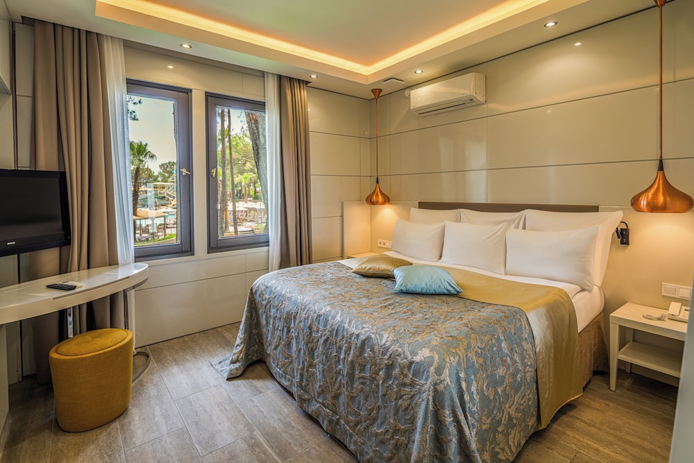 Duplex, Villa, Double and Twin Beds