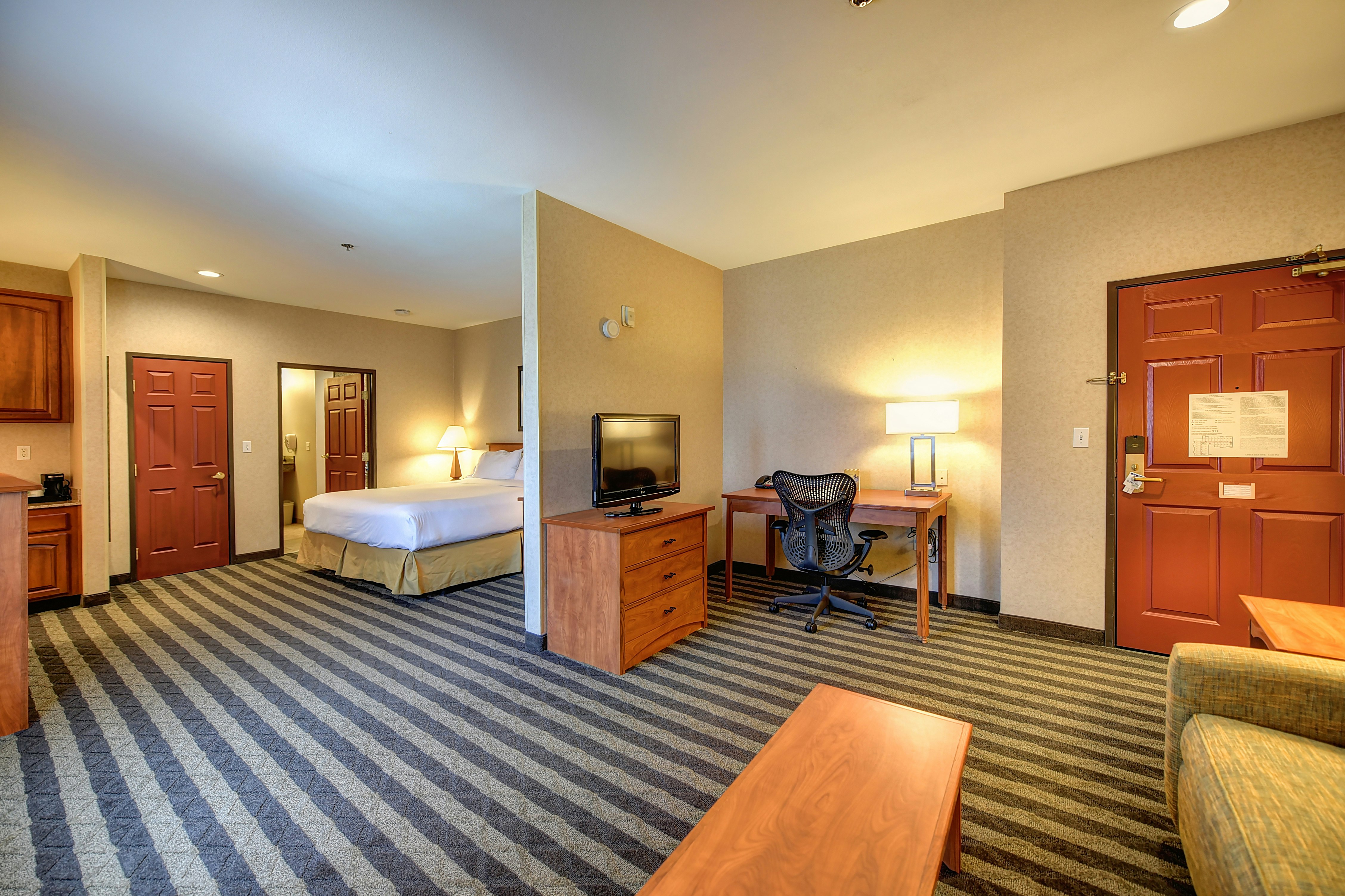 Holiday Inn Express Hotel and Suites Manteca City Center 42/76