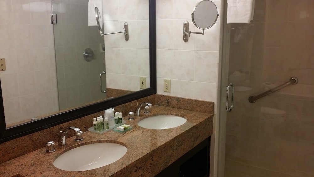 Best Western Plus Sunset Plaza Hotel 19/83